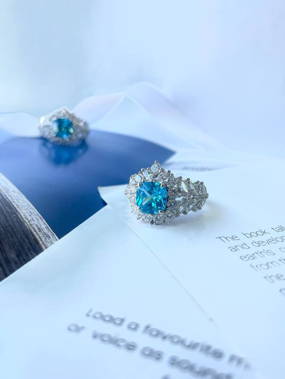 انگشتر نقره لوکس وارداتی ساخت ایتالیا با نگین اتمی آبی و ضمانت رنگ ثابت