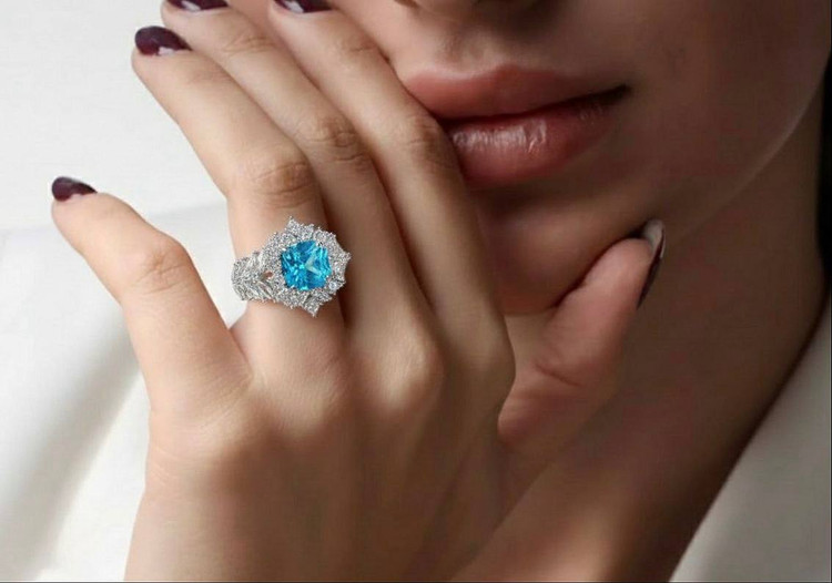 استایل مجلسی انگشتر نقره جواهرنشان زنانه با طراحی ایتالیایی و نگینهای ریز درخشان