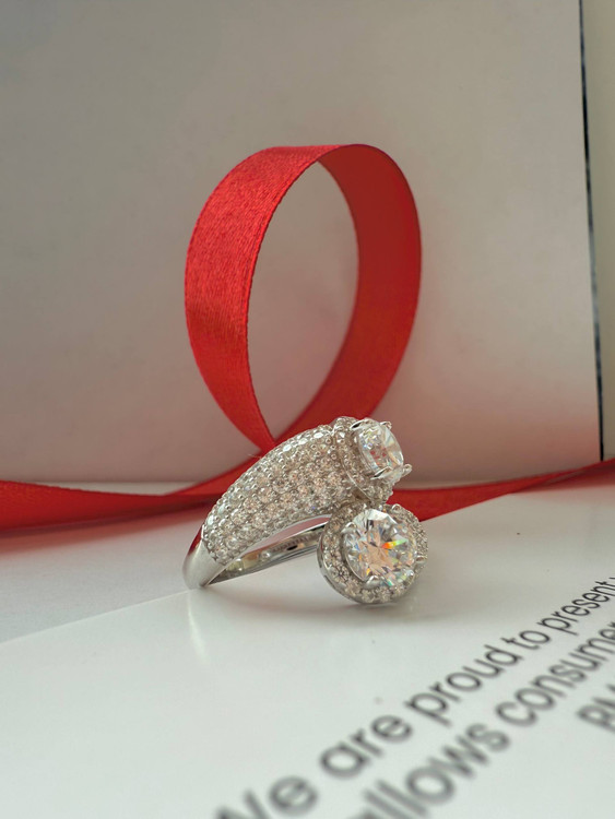 انگشتر نقره زنانه طرح الماس ایتالیایی (عیار ۹۲۵) با آبکاری رادیوم