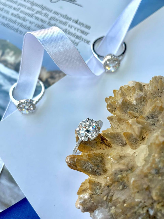 جزئیات تراش نگین و کیفیت آبکاری رادیوم در انگشتر نقره وارداتی اروند