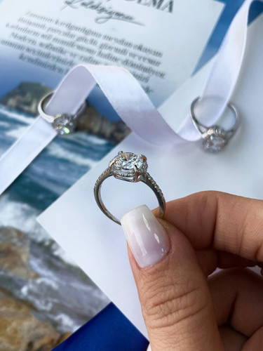 انگشتر نقره زنانه سولیتر ایتالیایی (عیار ۹۲۵) با نگین درخشان