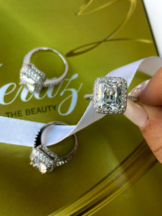 نمای نزدیک از تراش نگین و کیفیت آبکاری رادیوم در انگشتر نقره وارداتی اروند.