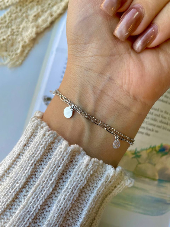 جزئیات بافت زنجیرها و قفل دستبند نقره دو ردیفه ایتالیایی گالری اروند.