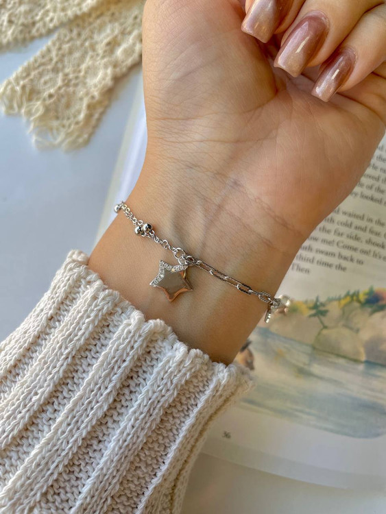 جزئیات طراحی ستارهها و قفل دستبند نقره ایتالیایی اروند