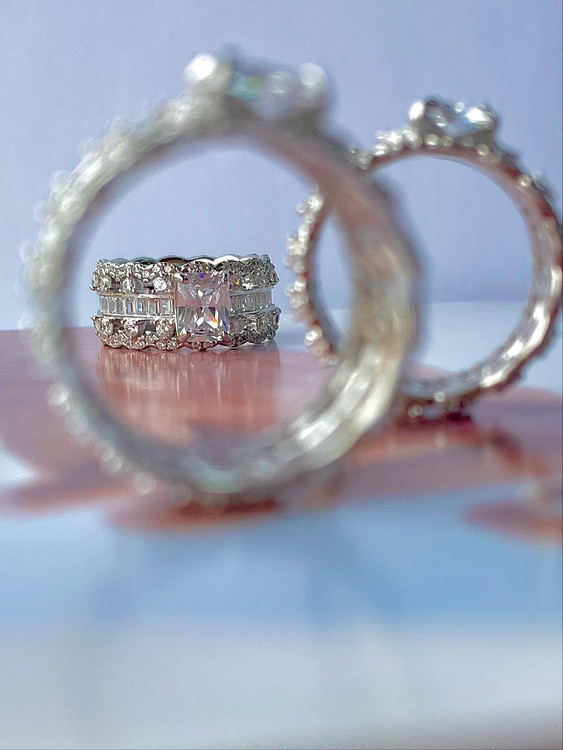 جزئیات رکاب و نگین مرکزی انگشتر نقره ۶.۳ گرمی مدل زفیرا