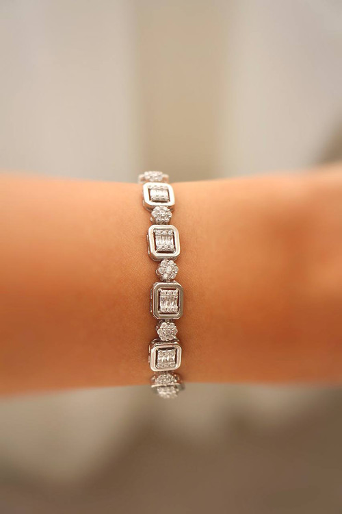 دستبند نقره زنانه طرح امرالد کات ایتالیایی ۱۴.۴ گرم (عیار ۹۲۵) با آبکاری رادیوم.