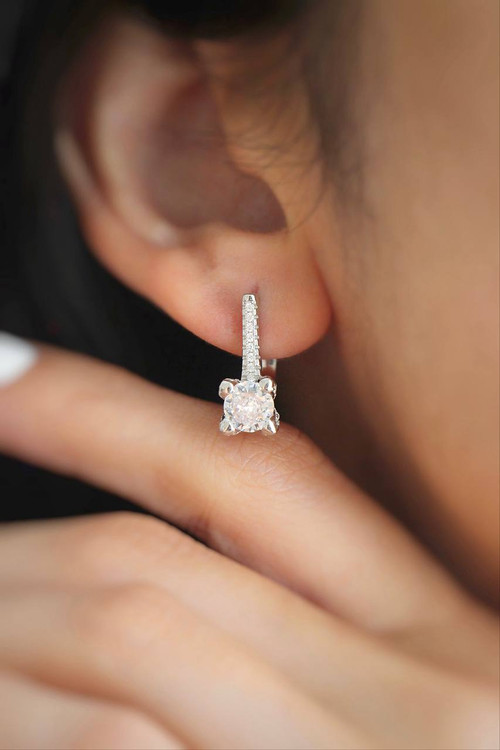 گوشواره نقره مدل امرالد با آبکاری رادیوم و طراحی وارداتی ایتالیایی با درخشش خیرهکننده