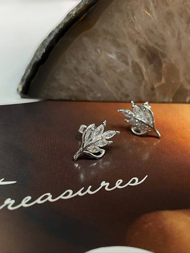 گوشواره نقره زنانه مدل خوشه گندم با آبکاری رادیوم براق