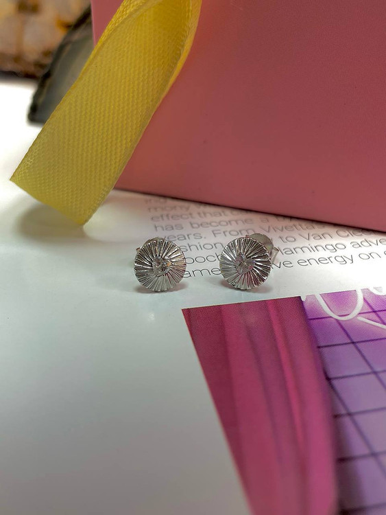 گوشواره نقره ژورنالی طرح دایره وارداتی ایتالیا با عیار ۹۲۵ و آبکاری رادیوم در گالری اروند.