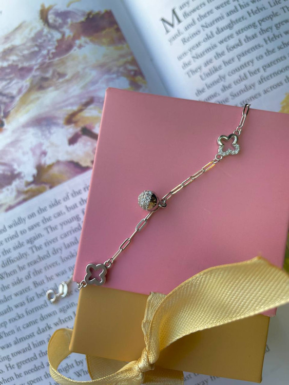 جزئیات طراحی نماد ونکلیف و درخشش نقره عیار ۹۲۵ اروند