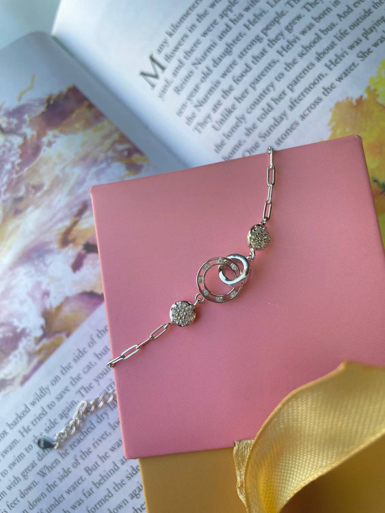 جزئیات بافت زنجیر و درخشش آبکاری رادیوم دستبند نقره ۹۲۵