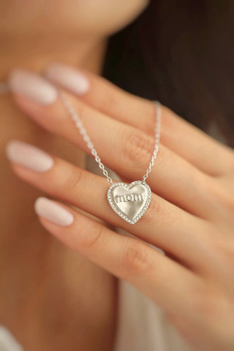 جزییات طراحی خطی و عیار ۹۲۵ گردنبند نقره مدل مادر.