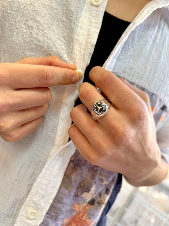 نمای بغل انگشتر نقره ۶.۳۳گرمی بنز