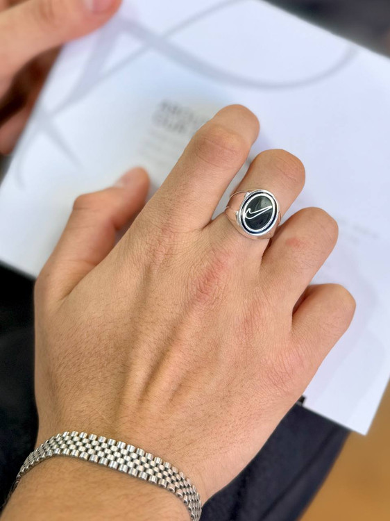 نمای بغل انگشتر نقره ۶.۵۲ گرمی طرح نایکی