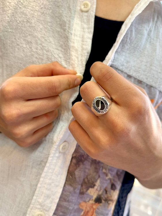 نمای نزدیک انگشتر نقره ۶.۲۸ گرمی مدل ورساچه