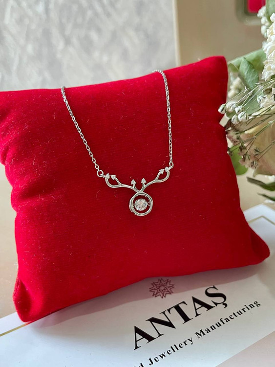 گردنبند نقره طرح شاخ گوزن با نگین متحرک مرکزی و آبکاری رادیوم ایتالیایی