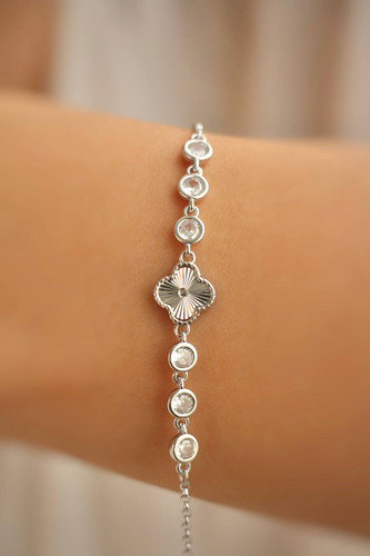 دستبند نقره زنانه مجلسی طرح ونکلیف و نگینهای گرد درخشان ایتالیایی