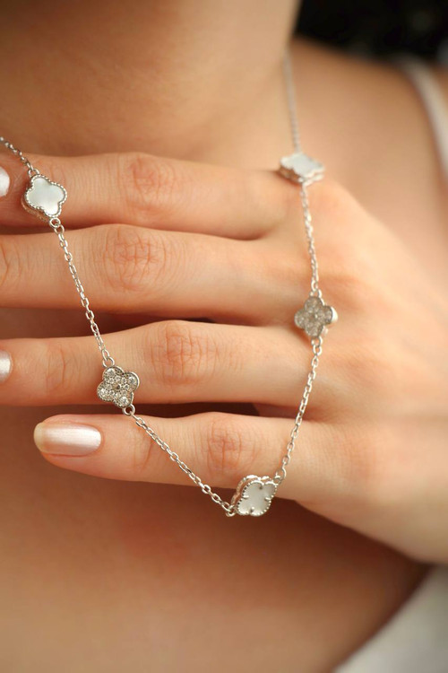 تصویر گردنبند نقره ونکلیف وارداتی ایتالیایی با طراحی ظریف و آبکاری رادیوم عیار ۹۲۵